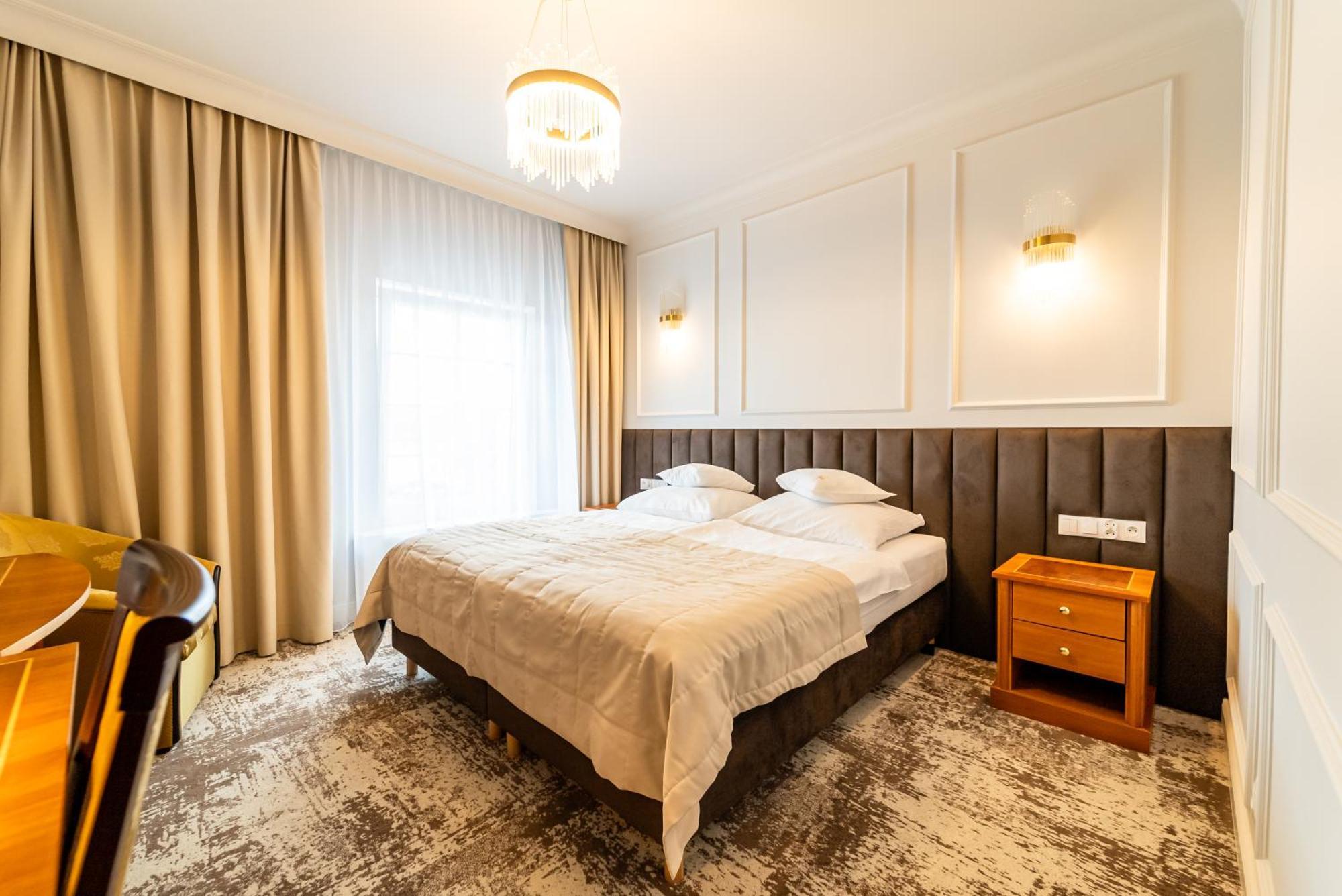 אופולה Hotel Piast מראה חיצוני תמונה