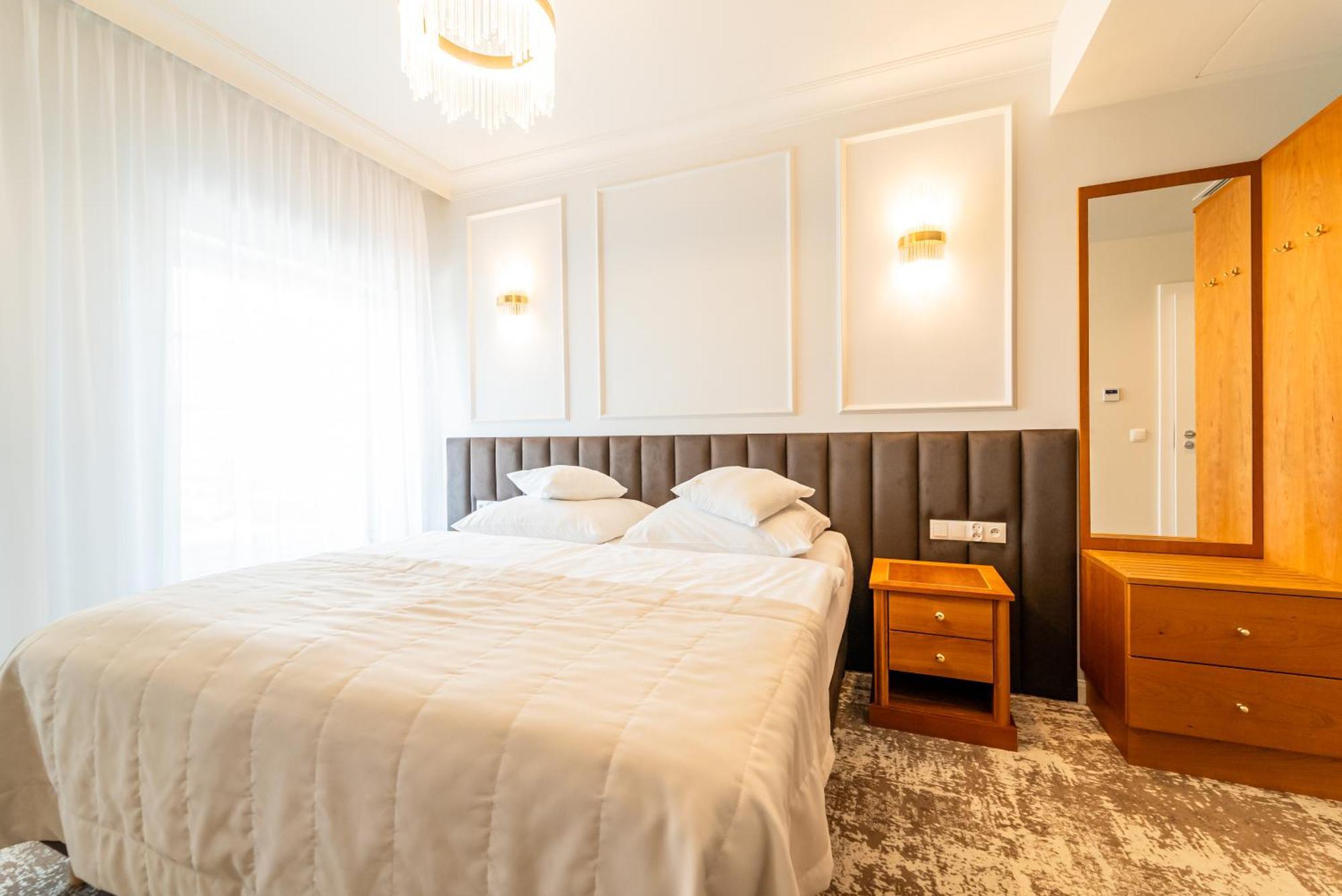 אופולה Hotel Piast מראה חיצוני תמונה