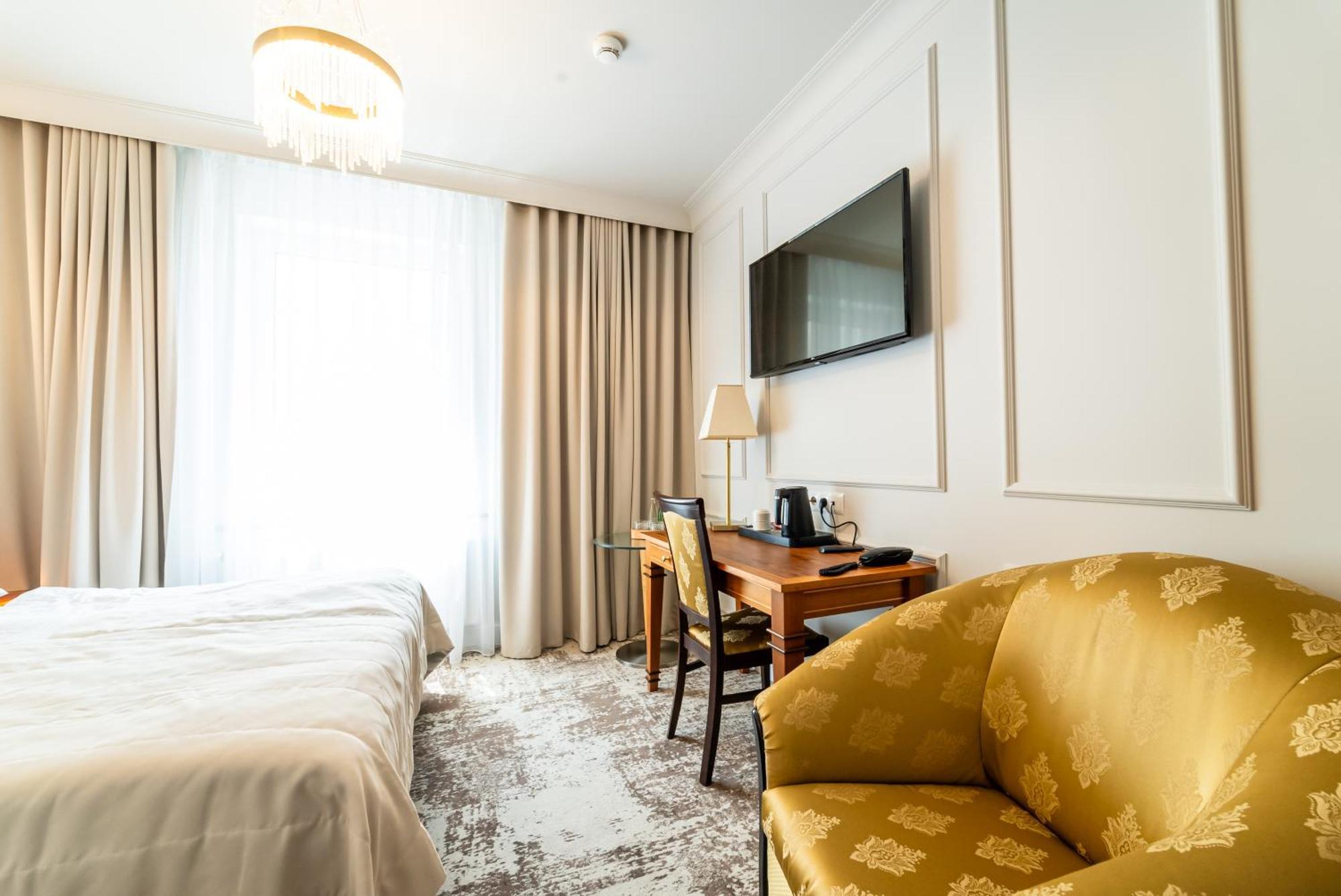אופולה Hotel Piast מראה חיצוני תמונה