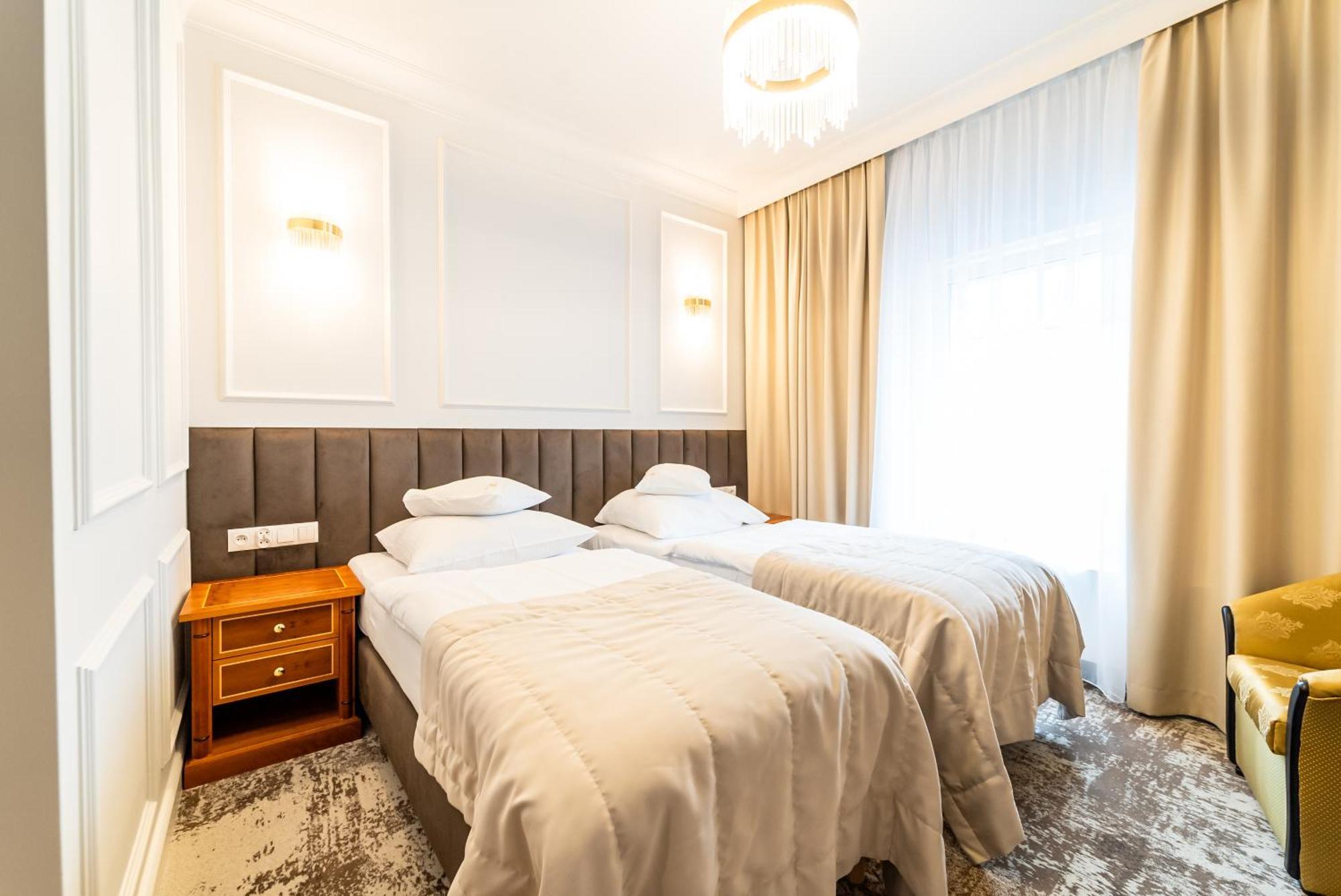 אופולה Hotel Piast מראה חיצוני תמונה